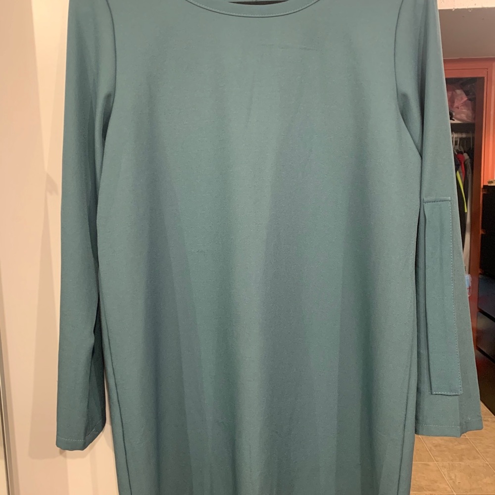 Dress - Picture 3 of 3